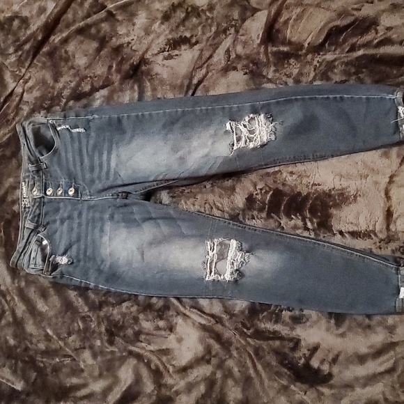 High rise, skinny jeans. - Picture 3 of 4